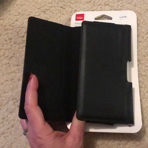 verizon Accessories - NEW Black smartphone clip pouch. Magnetic closure verizon Accessories - NEW Black smartphone clip pouch. Magnetic closure